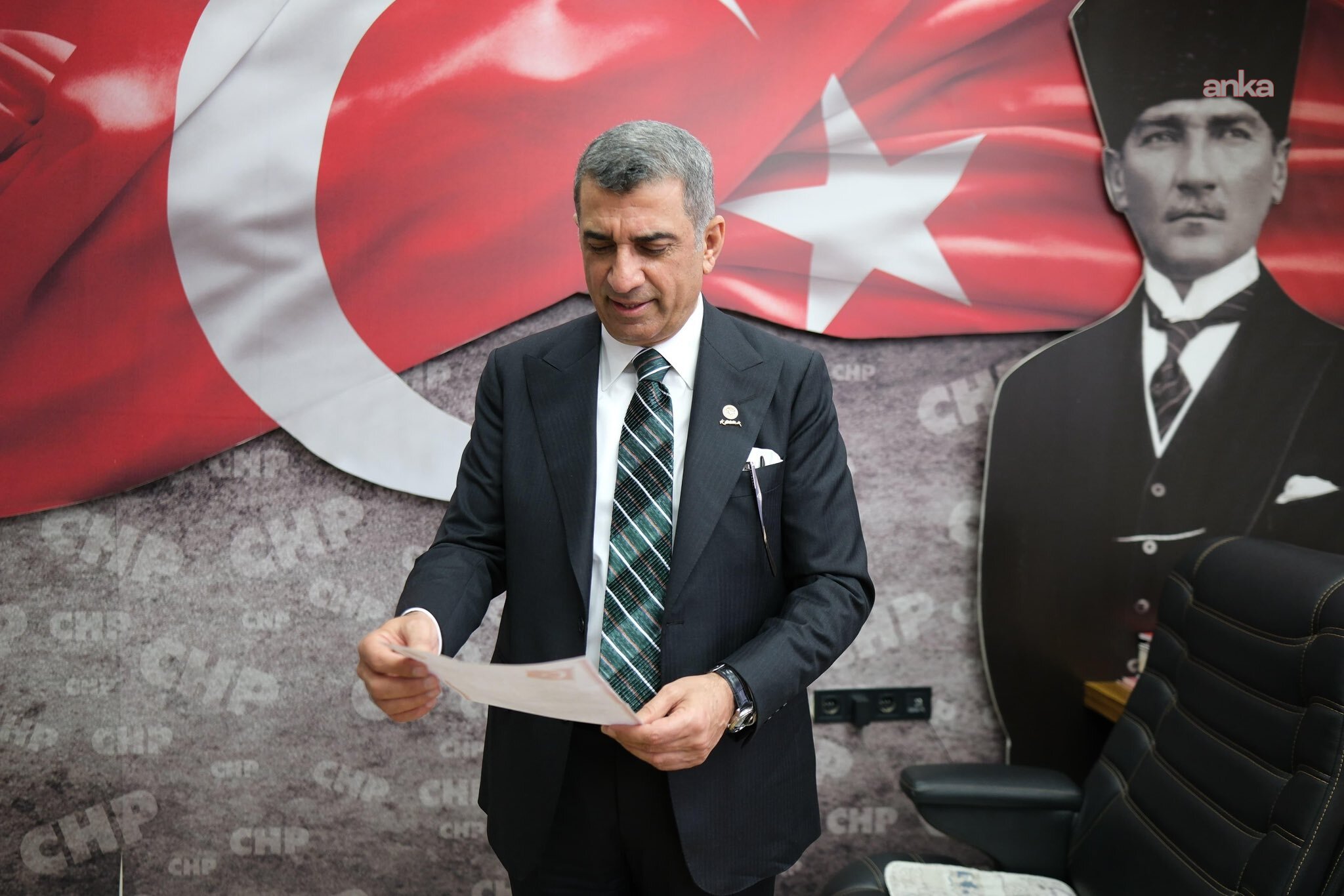 CHP'li Erol: "Siyasetçilerin devlet bürokratları hakkında kullandıkları söylemlerde devlet ciddiyetine uygun bir dil kullanmaları gerek"