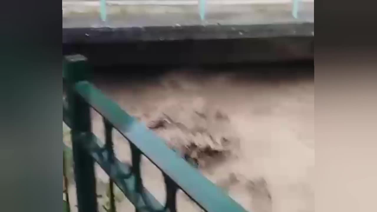 Andırın'da şiddetli yağışlar nedeniyle tarım arazileri sular altında kaldı