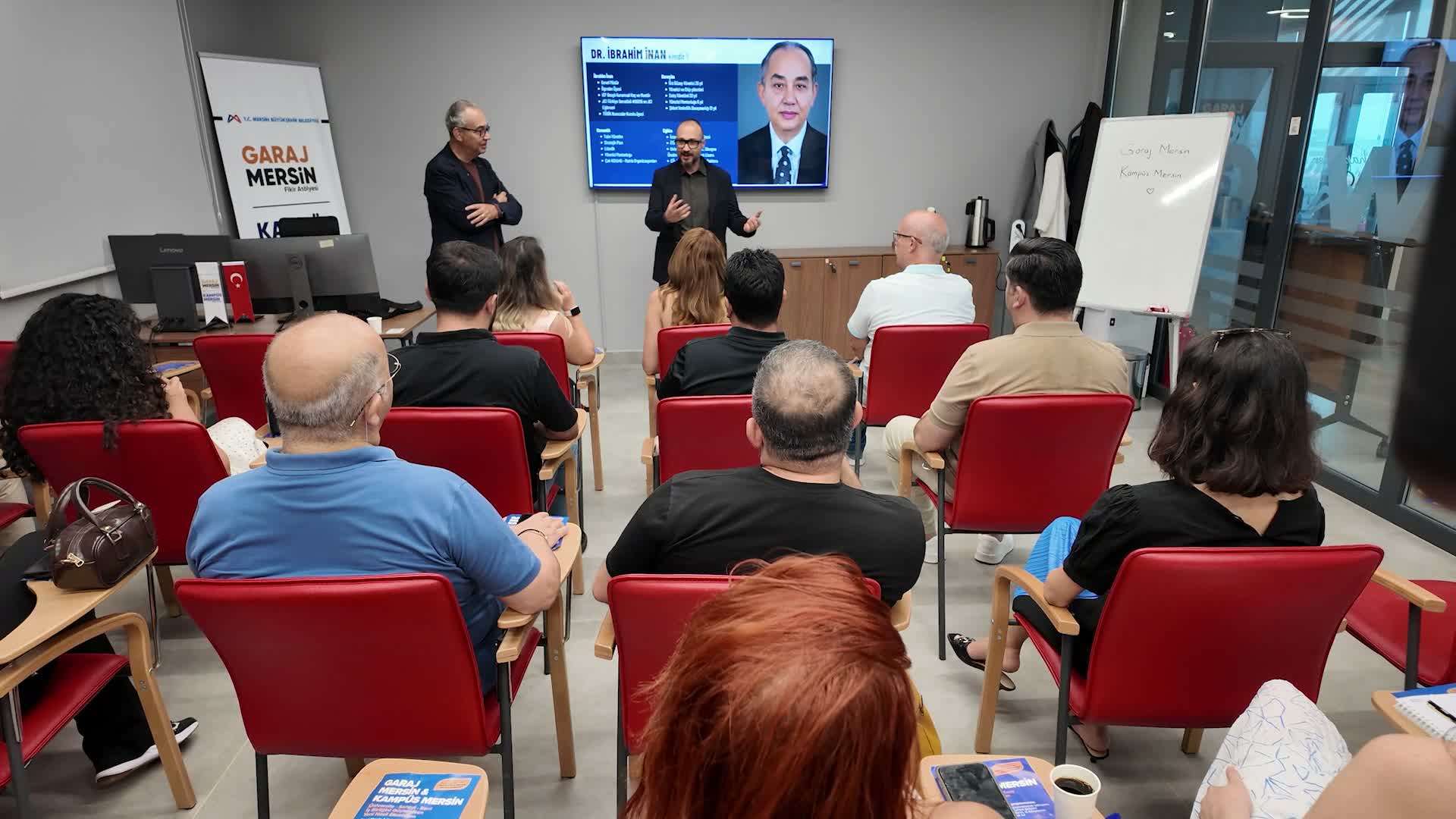 Mersin’de dijitalleşen dünyada liderliğin rolü tartışıldı