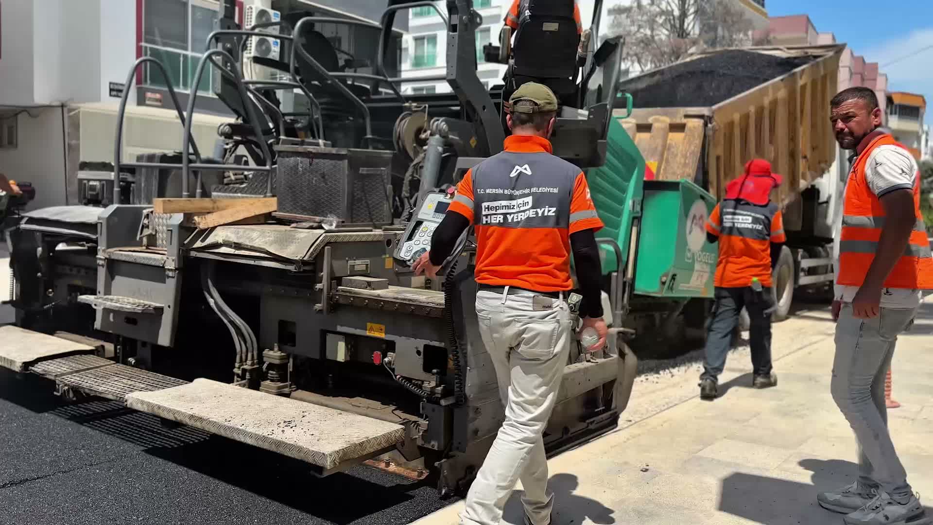 Mersin Büyükşehir Belediyesi'nden Silifke'ye 850 ton sıcak asfalt