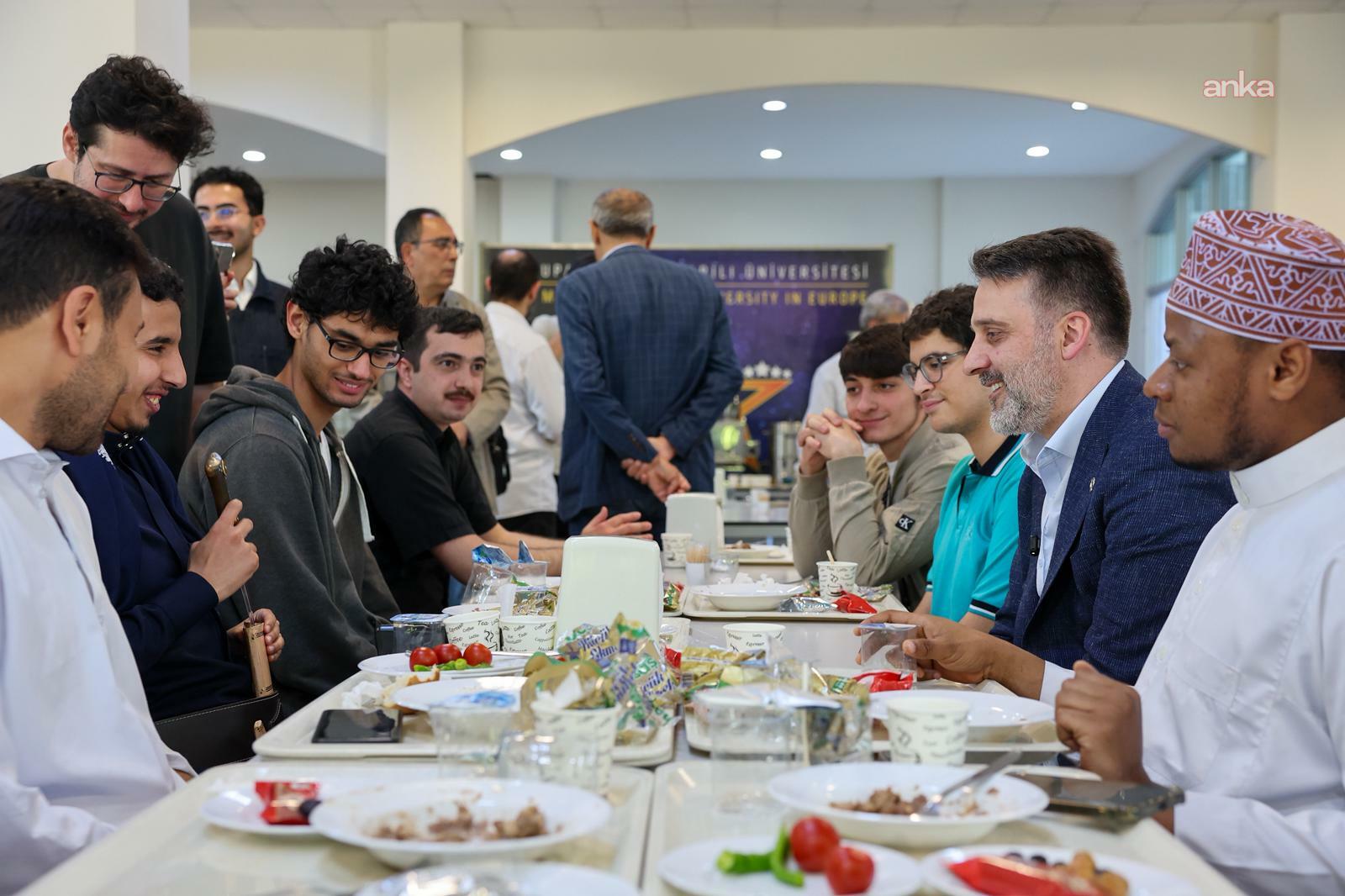 Bursa Büyükşehir Belediyesi Başkan Vekili Biba, bayram sabahı öğrencilerle buluştu