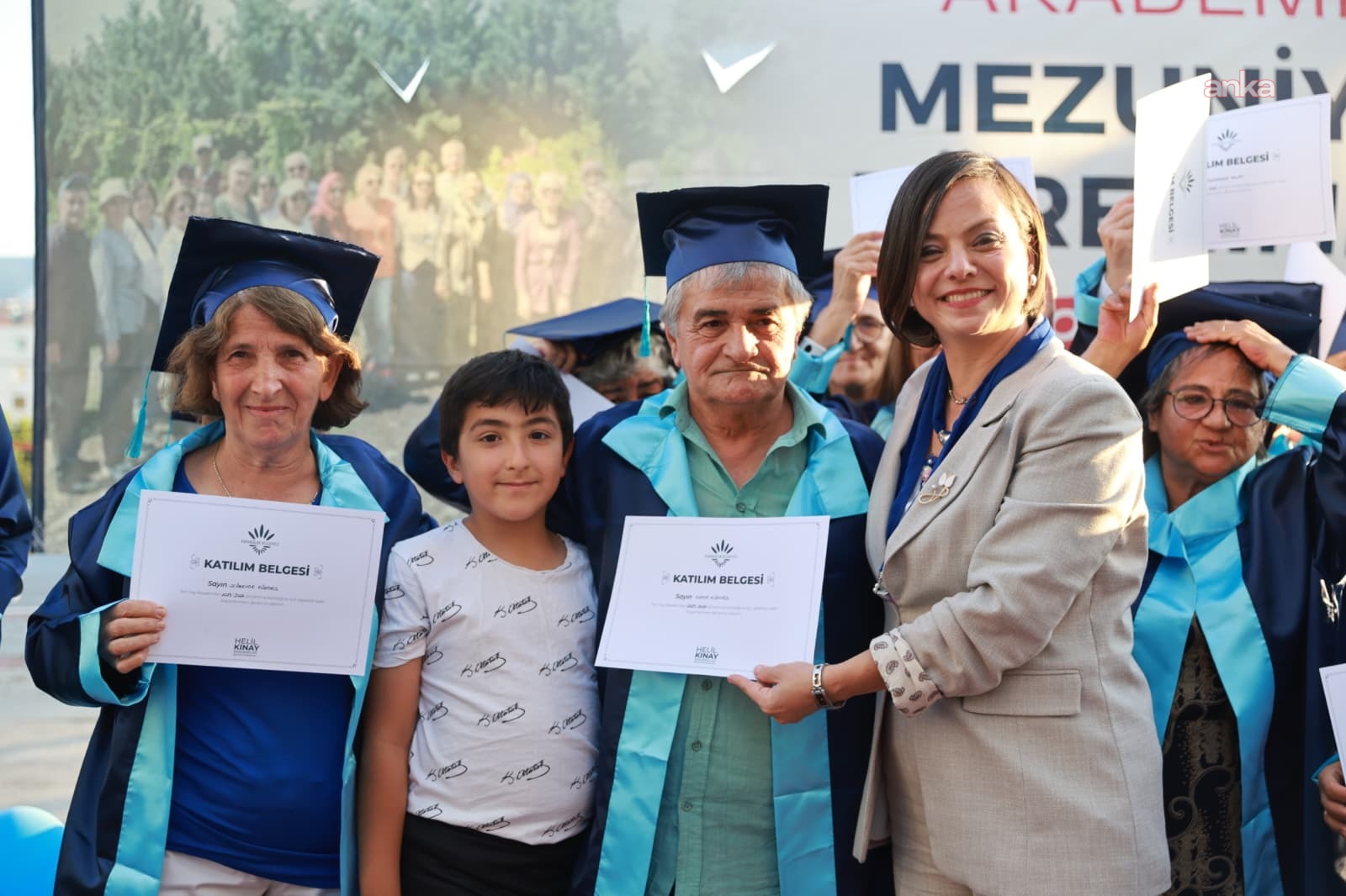 Karabağlar İleri Yaş Akademileri ilk mezunlarını verdi