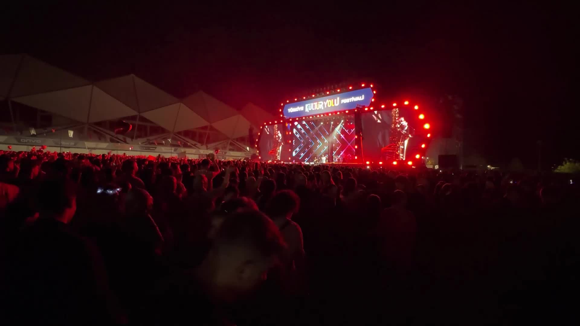 Ortahisar Belediyesi, konser sonrası ulaşım krizini sekiz otobüsle çözdü