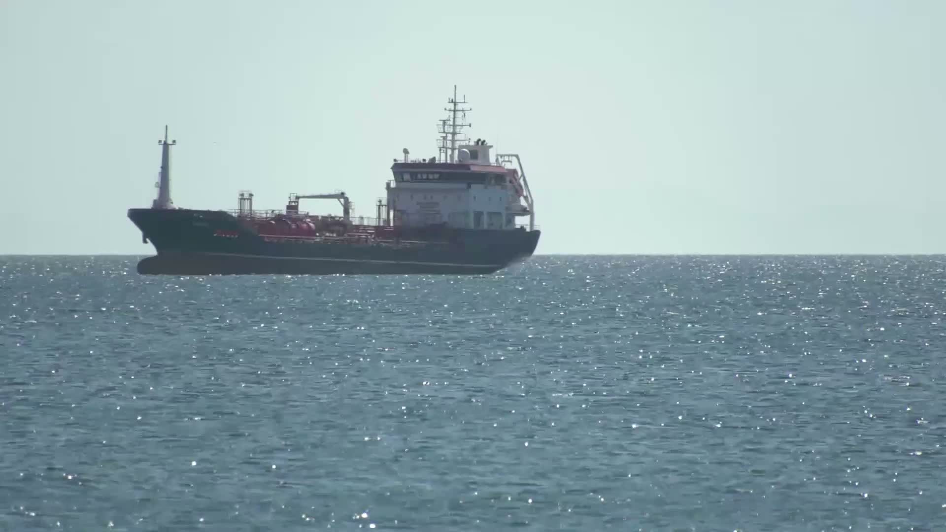 Gemi kazasına karışan Alsu tankeri Silivri açıklarında demirledi