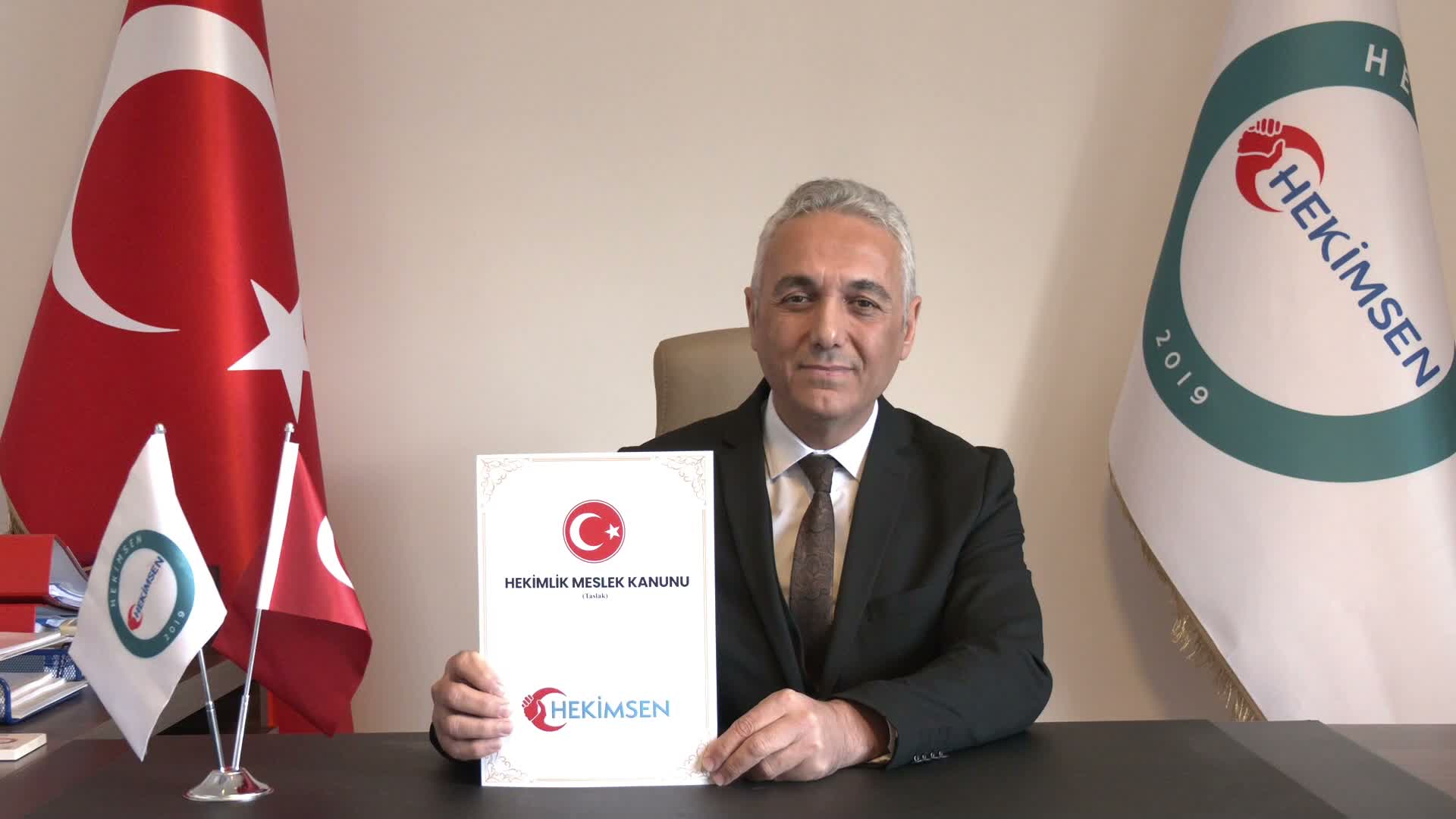 HEKİMSEN Genel Başkanı Kurban, "Hekimlik Meslek Kanunu" taslağının detaylarını paylaştı: "Tıbbı zirveye çıkaracak bir tasarı"