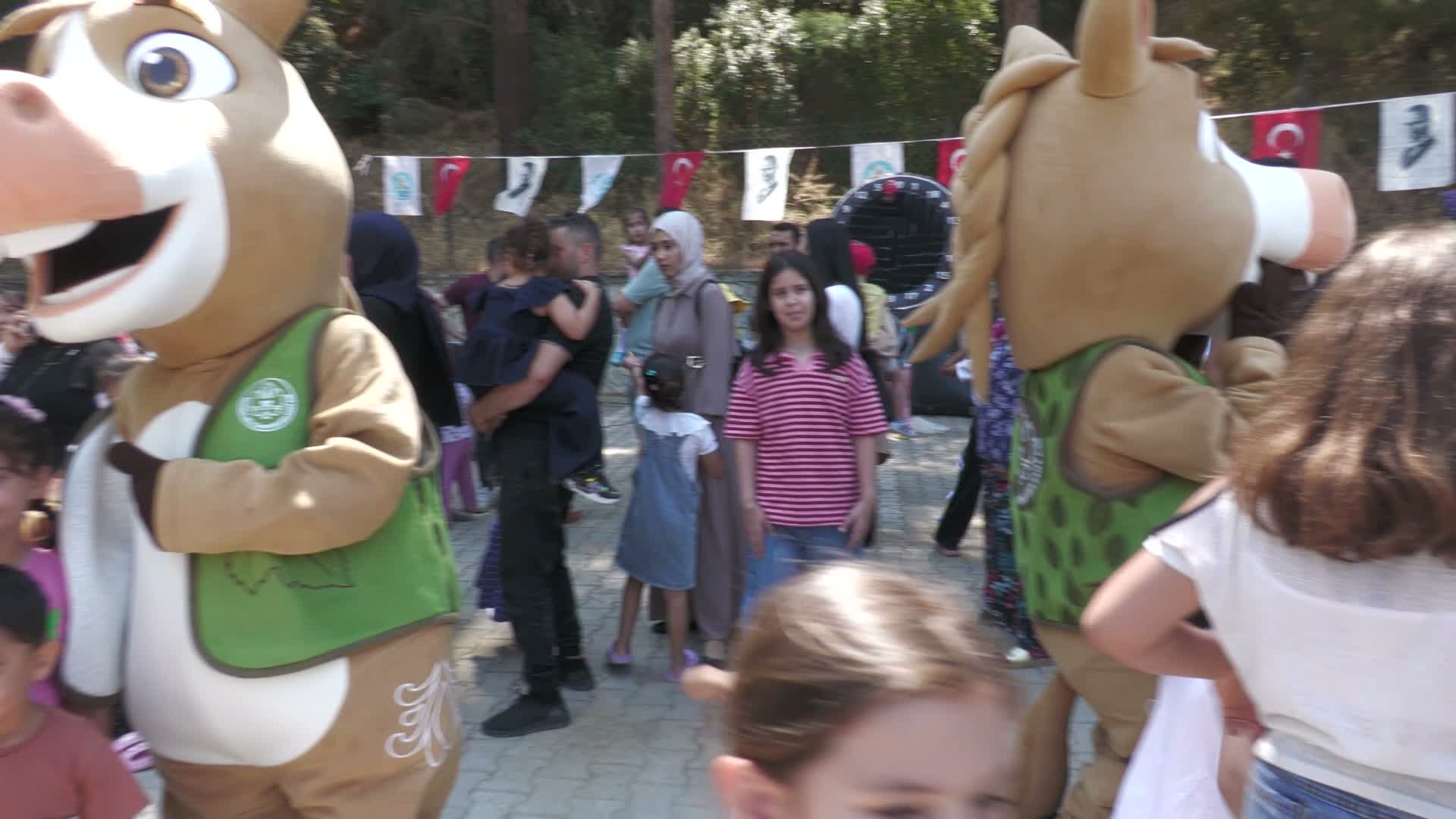 Manisa'da düzenlenen "Akpınar’da Şenlik Var" programı renkli görüntülere sahne oldu