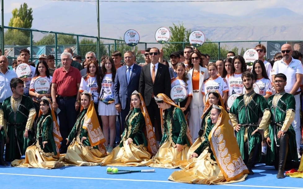 Iğdır’da Kayısı Cup Tenis Turnuvası başladı