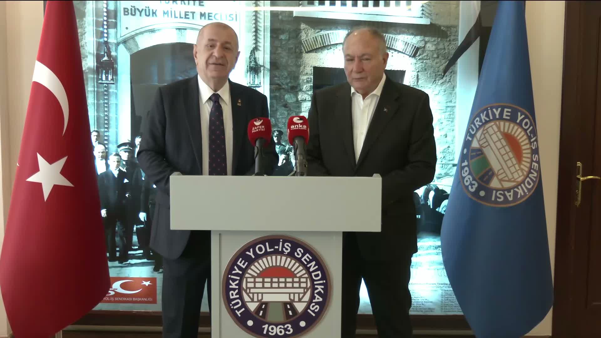Ümit Özdağ, Yol-İş Sendikası'nı ziyaret etti... Özdağ: "Otoyollar ve köprüler satılarak iktidara fon oluşturulmaya çalışılıyor”