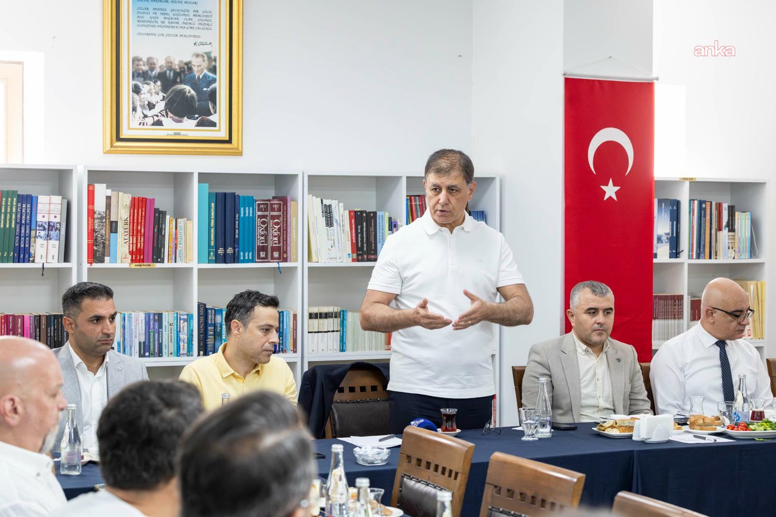 İZBB Başkanı Tugay, Kemeraltı esnafıyla buluştu: “Tek derdimiz işimizi iyi yapmak”