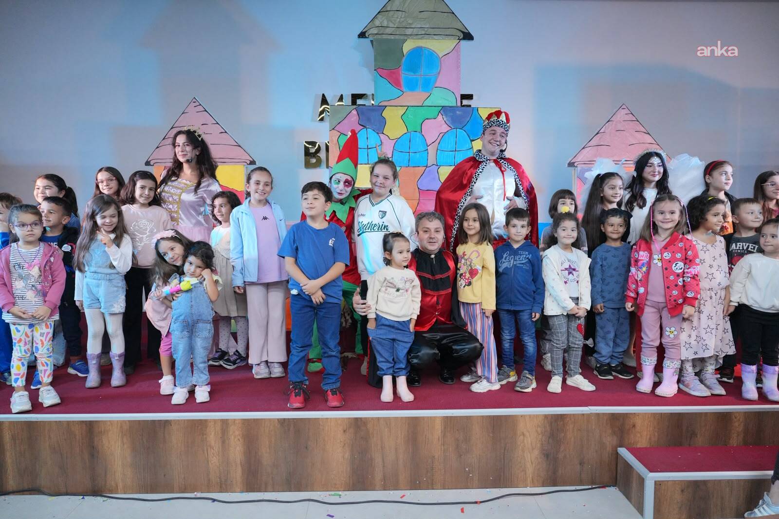 Menteşe'de düzenlenen şenlikte çocuklar "sanat ve eğlenceyle" buluştu