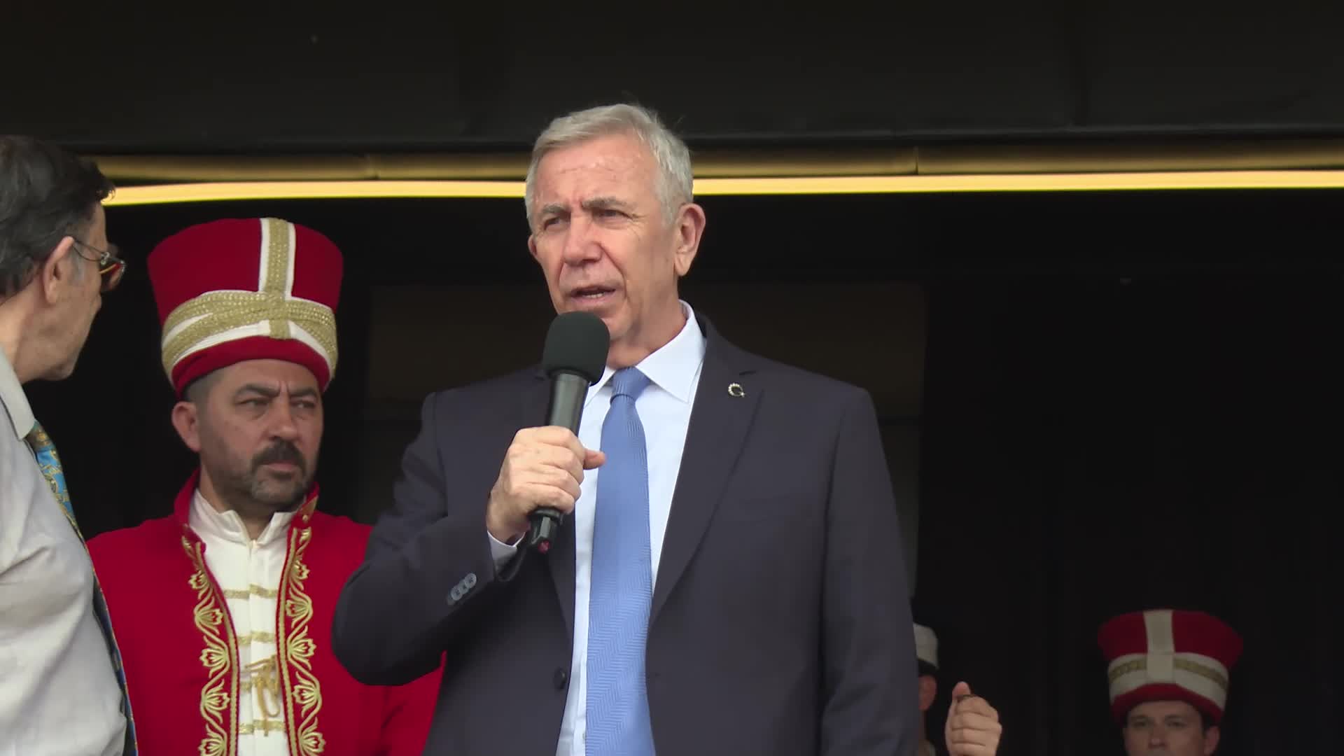 Ankara Kalesi'nde şenlik başladı... Mansur Yavaş: "Bu ülkeyi yurt edenlerin mirasını gelecek nesillere aktarmak için çalışmalarımız devam edecek"