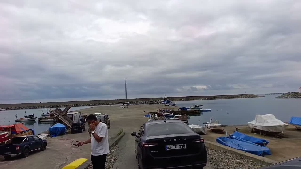 Pazarlı balıkçılardan kafes balıkçılığına karşı oturma eylemi