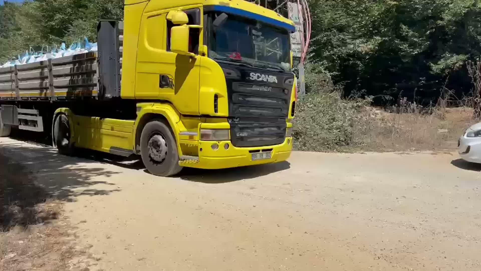 Ormana kum ocağı tehdidi... Tozdan, kamyon trafiğinden bunalan, evlerinde çatlaklar oluşan vatandaşlar tepkili: Gelsinler görsünler halimizi
