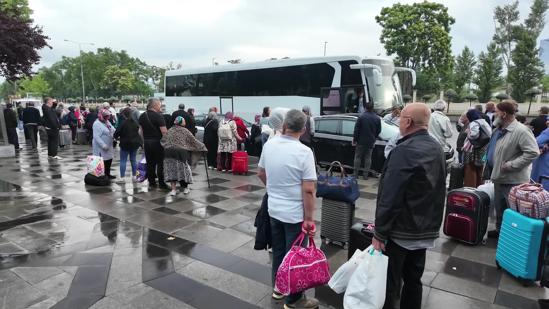 Ankara Büyükşehir Belediyesi ile tatil başladı... İlk kafile Akçay'a uğurlandı