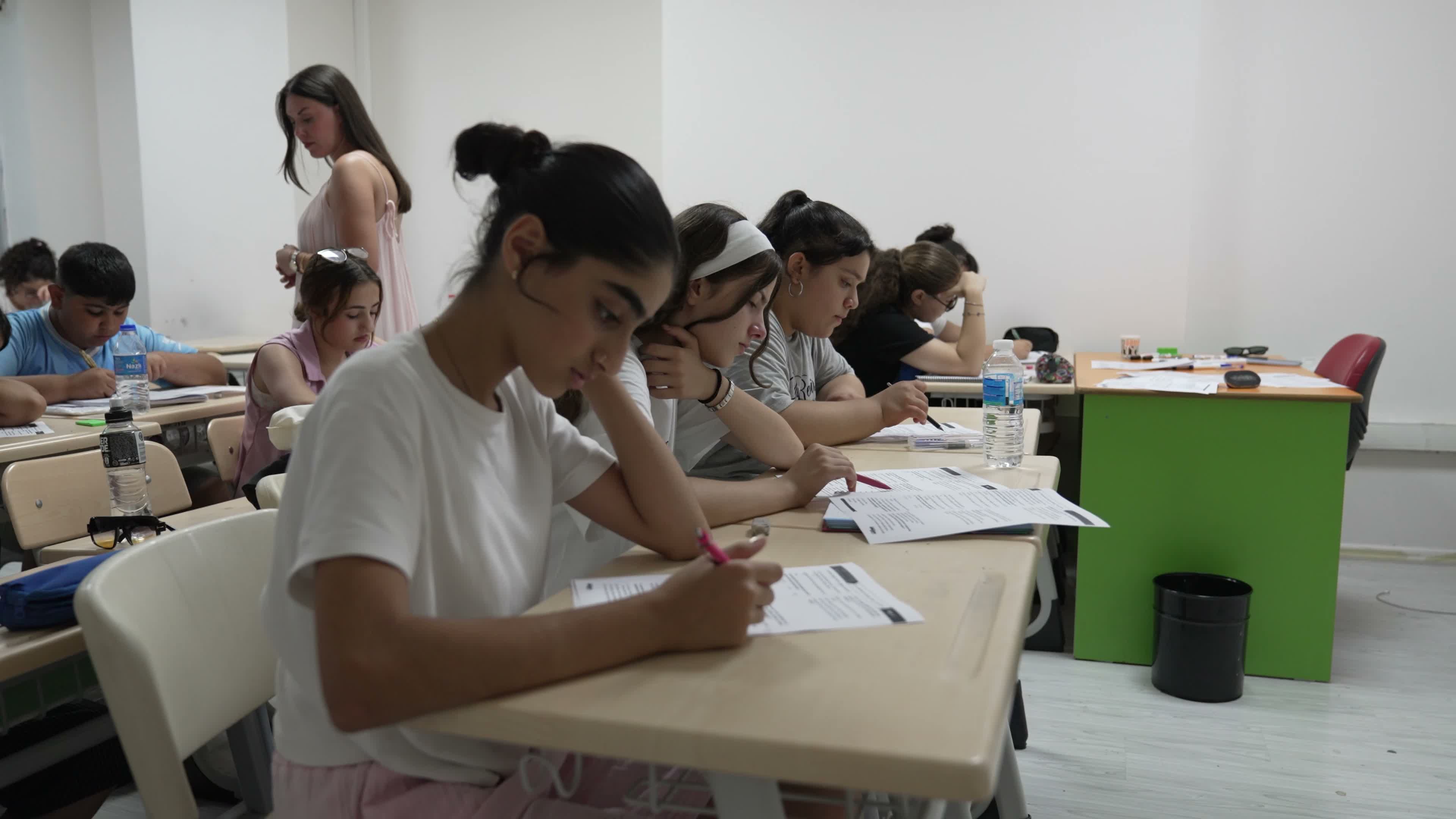 İzmir'de Sınav Destek Merkezlerinde yaz dolu dolu geçiyor