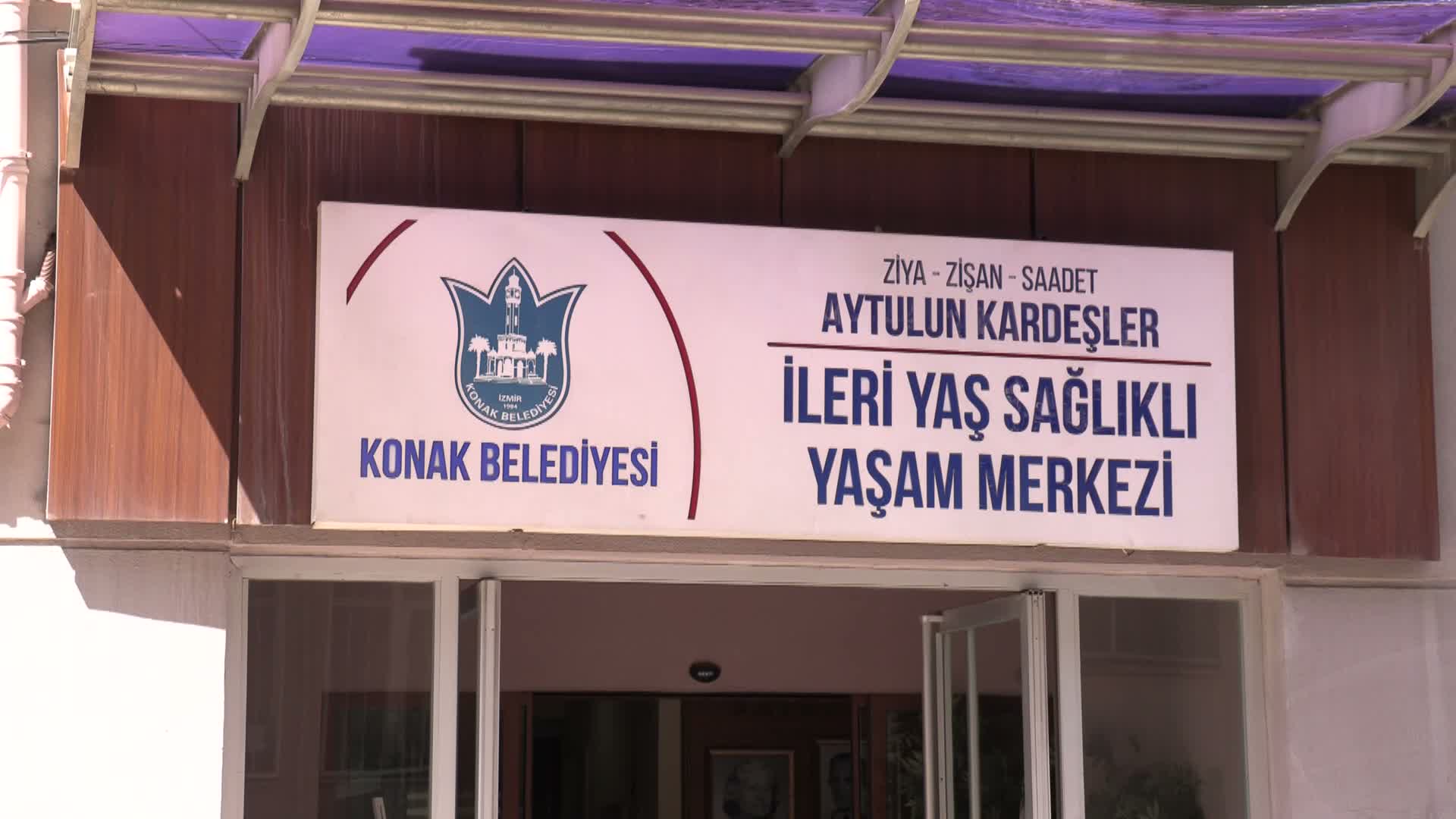 Konak’ta Dünya Barış Günü’nde gökyüzüne rengarenk balonlar salındı