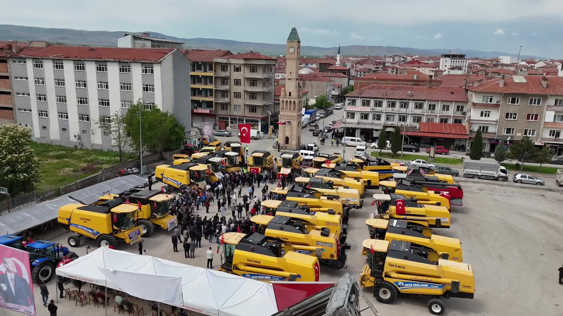 Yozgat'ta onlarca biçerdöver davul zurna eşliğinde Güneydoğu'ya uğurlandı