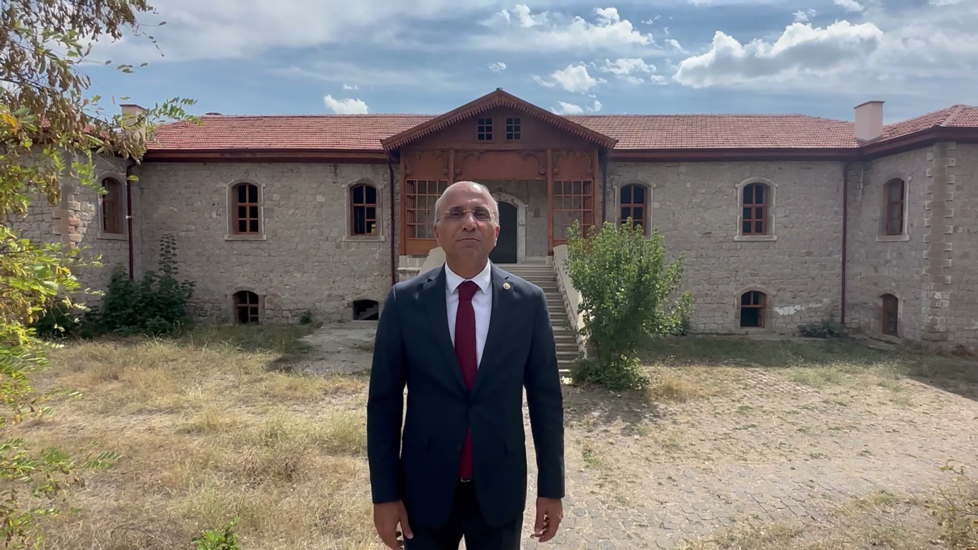 Aşkın Genç: "Türkiye’de öğrencilerin yüzde 32’si uluslararası sosyoekonomik ölçekte en dezavantajlı grupta yer alıyor"
