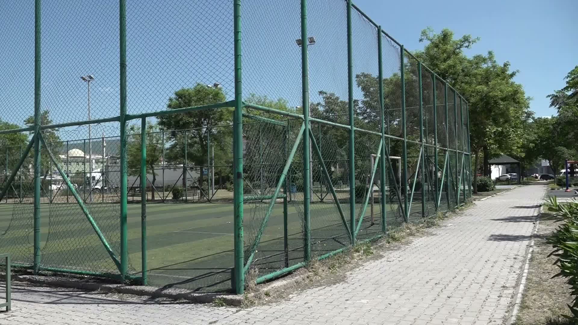 Bornova'da 5 halı saha yenilendi, yeni tesisler de yapılacak