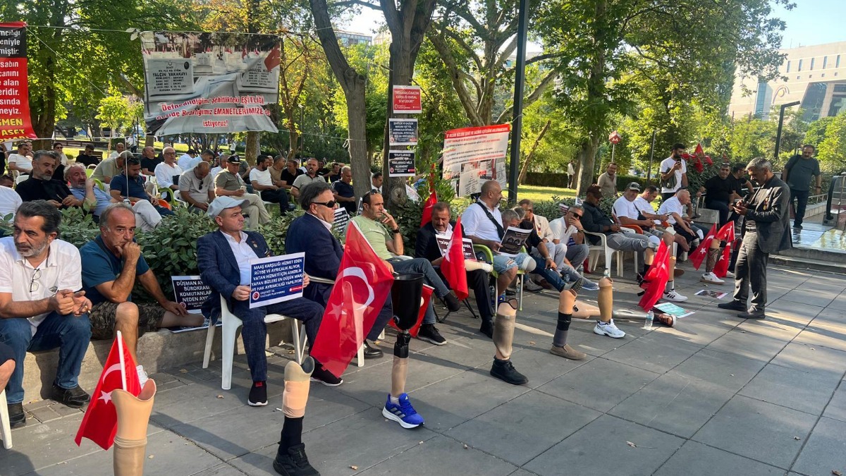 Er şehit aileleri ve gazilerin Güvenpark'taki eylemleri üçüncü gününde