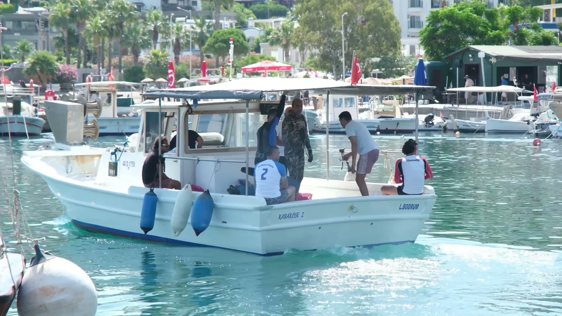 Bodrum Belediyesi'nin deniz dibi temizliği, Gündoğan’da devam etti