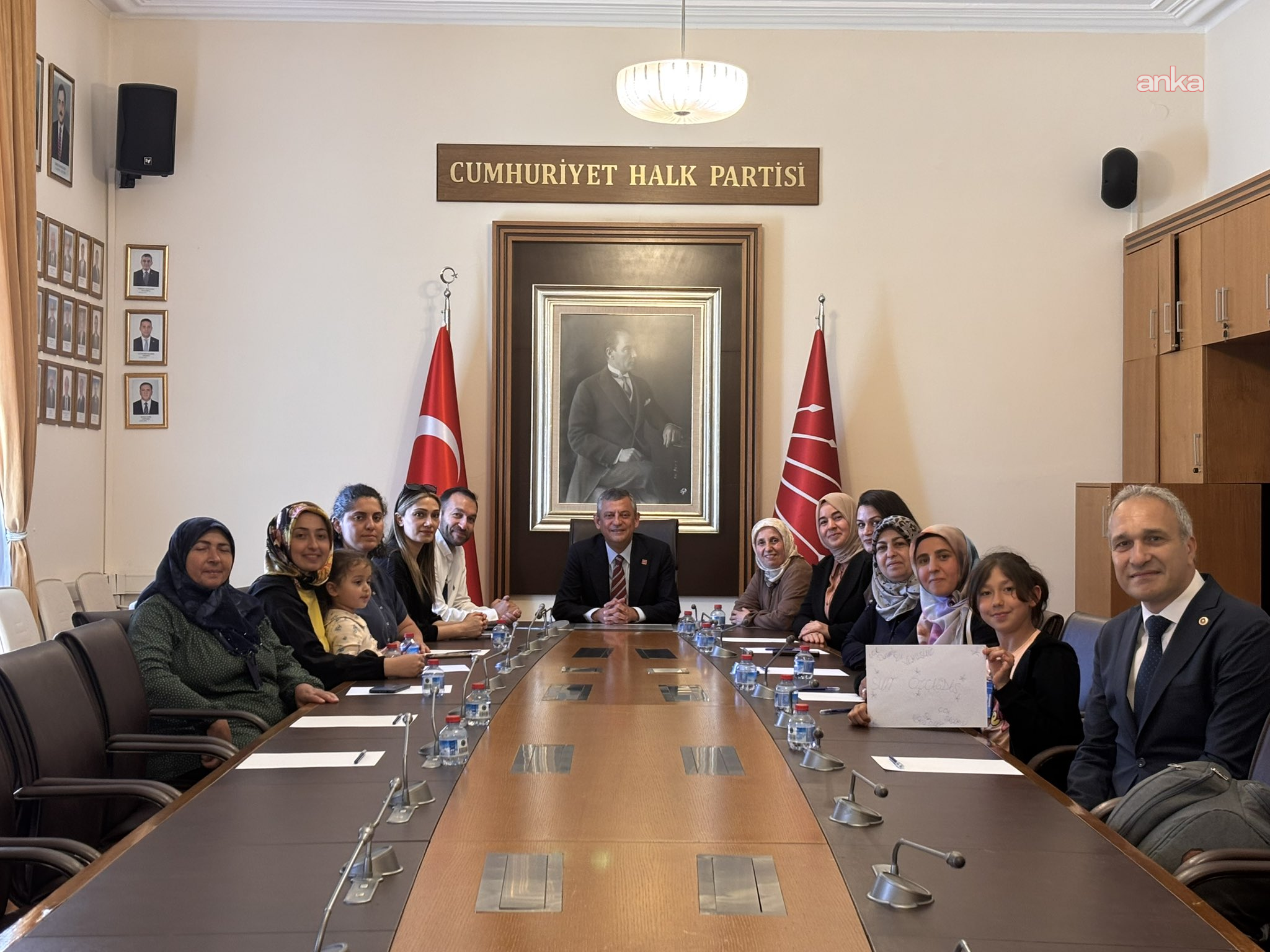 Özgür Özel, özel sektör öğretmenleriyle bir araya geldi