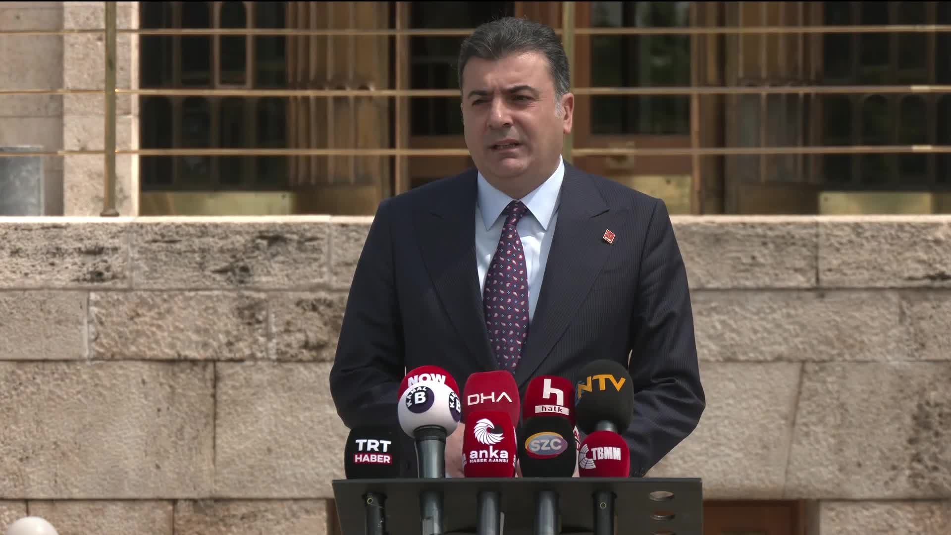 Zeynel Emre'den CHP PM'den 28 istifaya dair açıklama: "Bu saatten sonra kurultayın toplanmaması suçtur"
