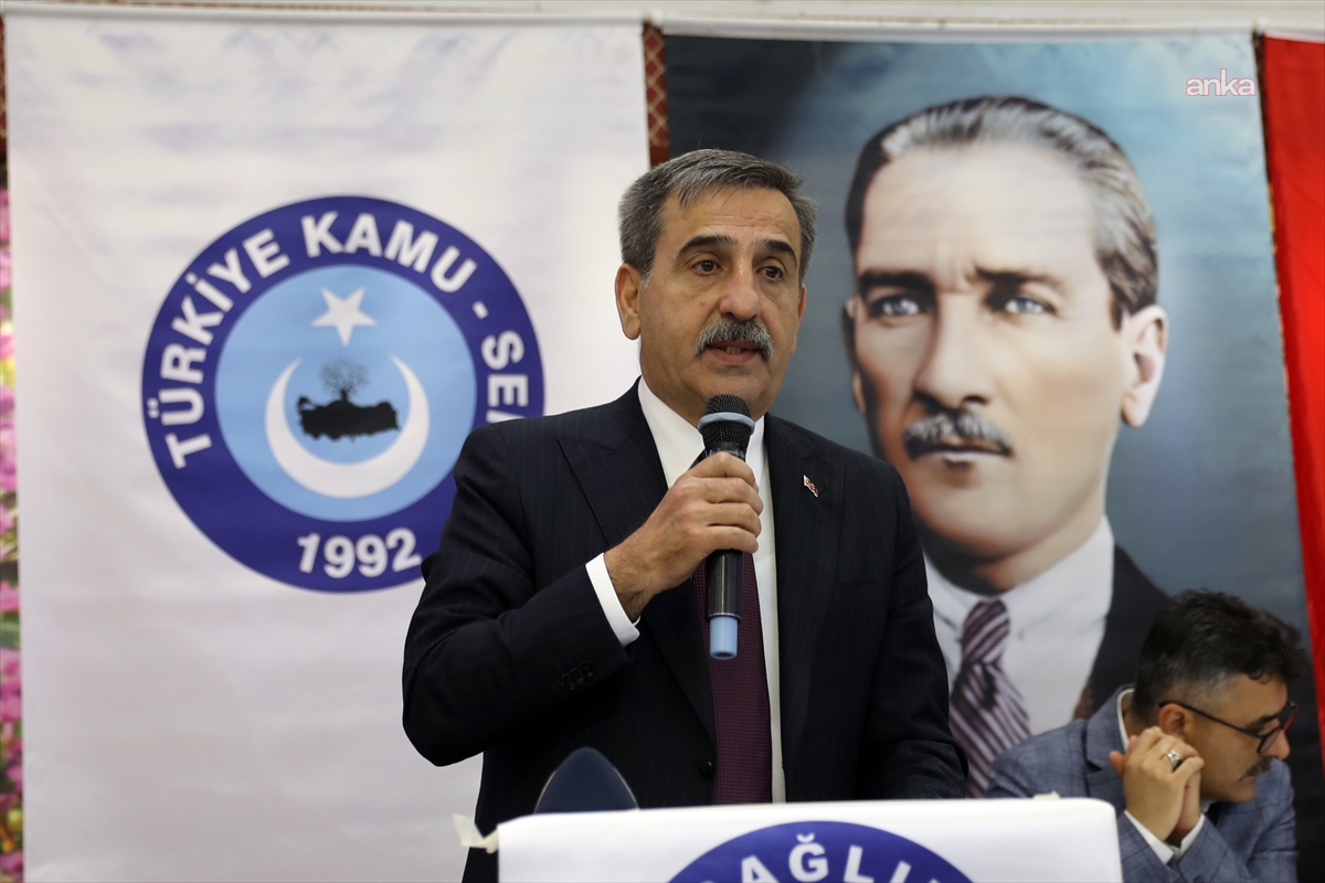 Manisa'da okul önünde silahlı saldırı... Türkiye Kamu-Sen Genel Başkanı Önder Kahveci: "Eğitim ortamlarının vahim saldırılarla gündeme gelmesi hepimizi derinden yaralamakta"