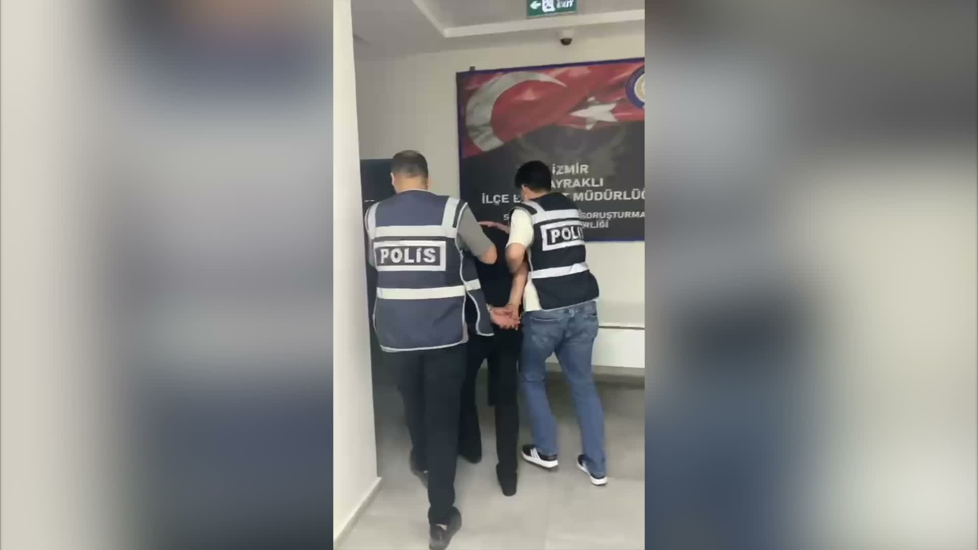 İzmir'de ruhsatsız silah ve uyuşturucuyla yakalanan şüpheli gözaltına alındı