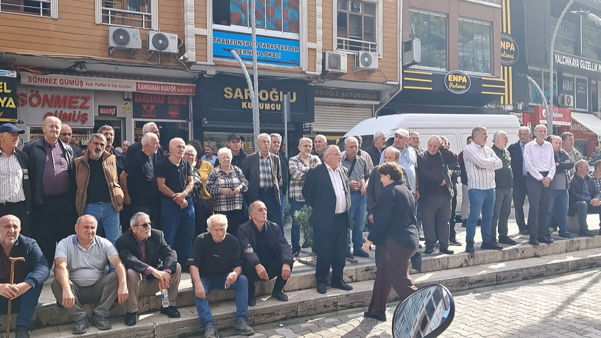 Artvin Borçka’da fındık isyanı: “Devlet baba, fındıkta da babalığını göstersin"