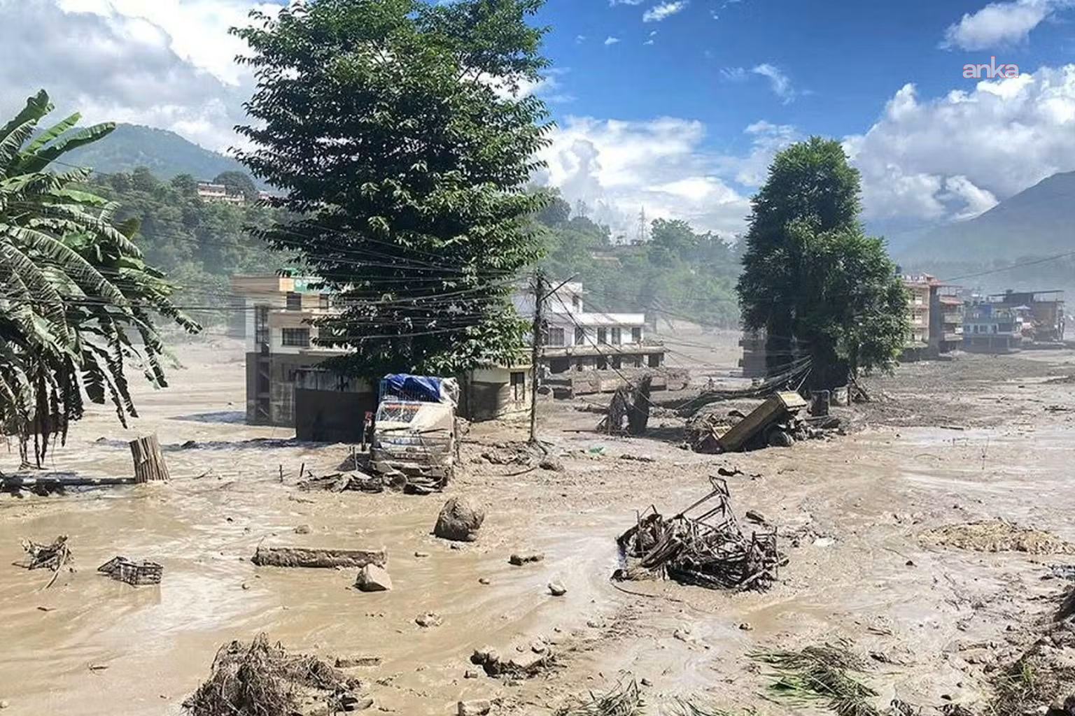 Nepal’deki sel felaketinde can kaybı 270’e yükseldi