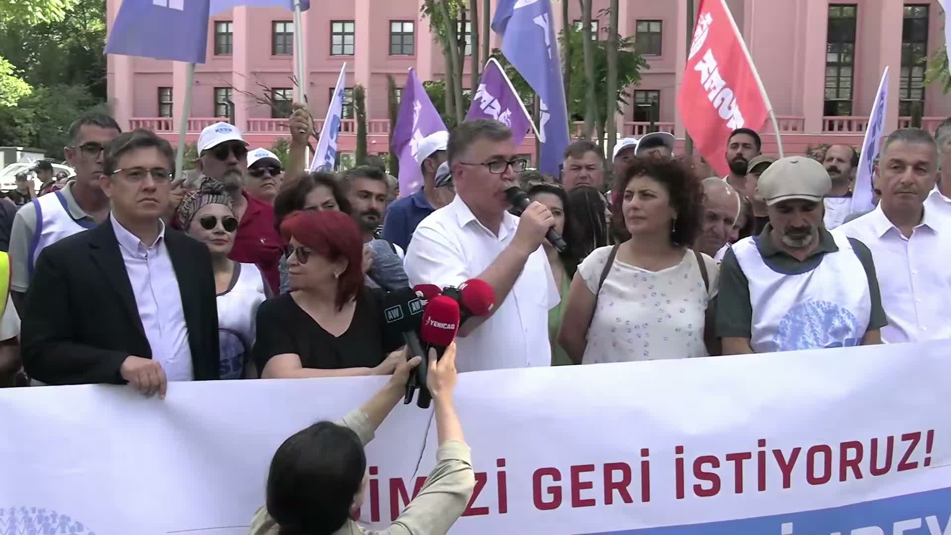 KESK'lilerin, KHK kararıyla ihraç edilen üyeleri için başlattığı "Adalet nöbeti"ne müdahale