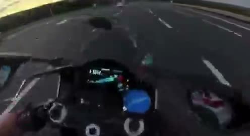İstanbul’da motosikletiyle 302 kilometre hıza çıkan sürücü yakalandı