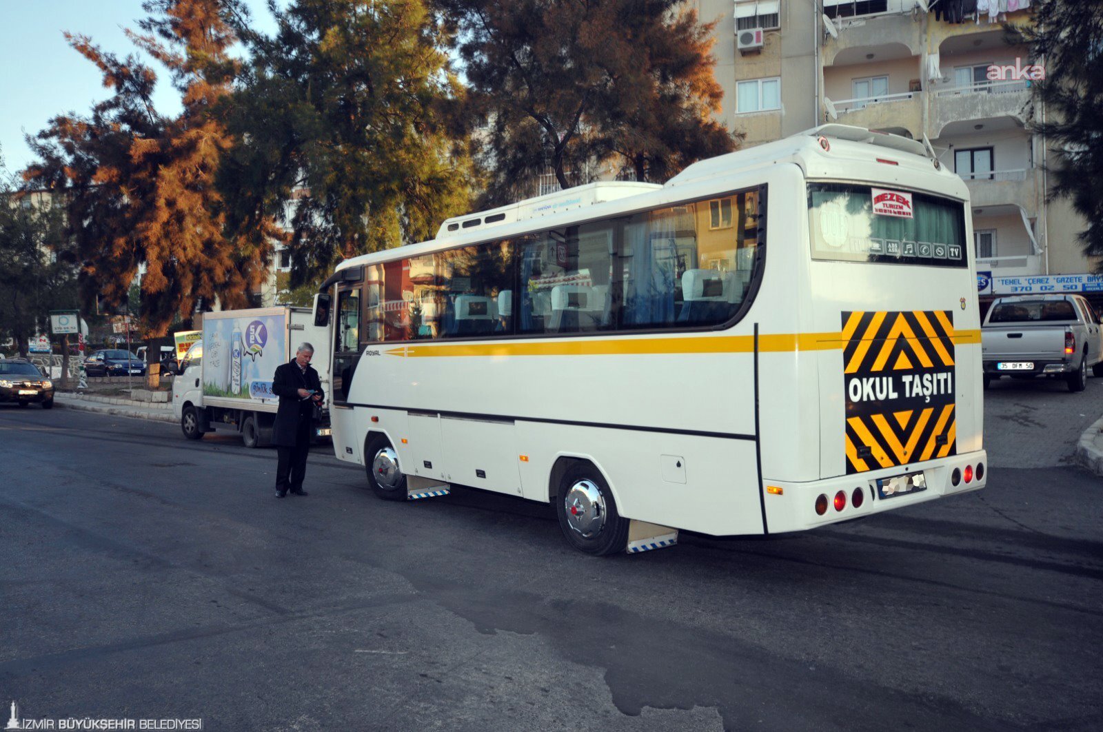 Büyükşehir’den İzmir’e 400 yeni servis aracı plakası