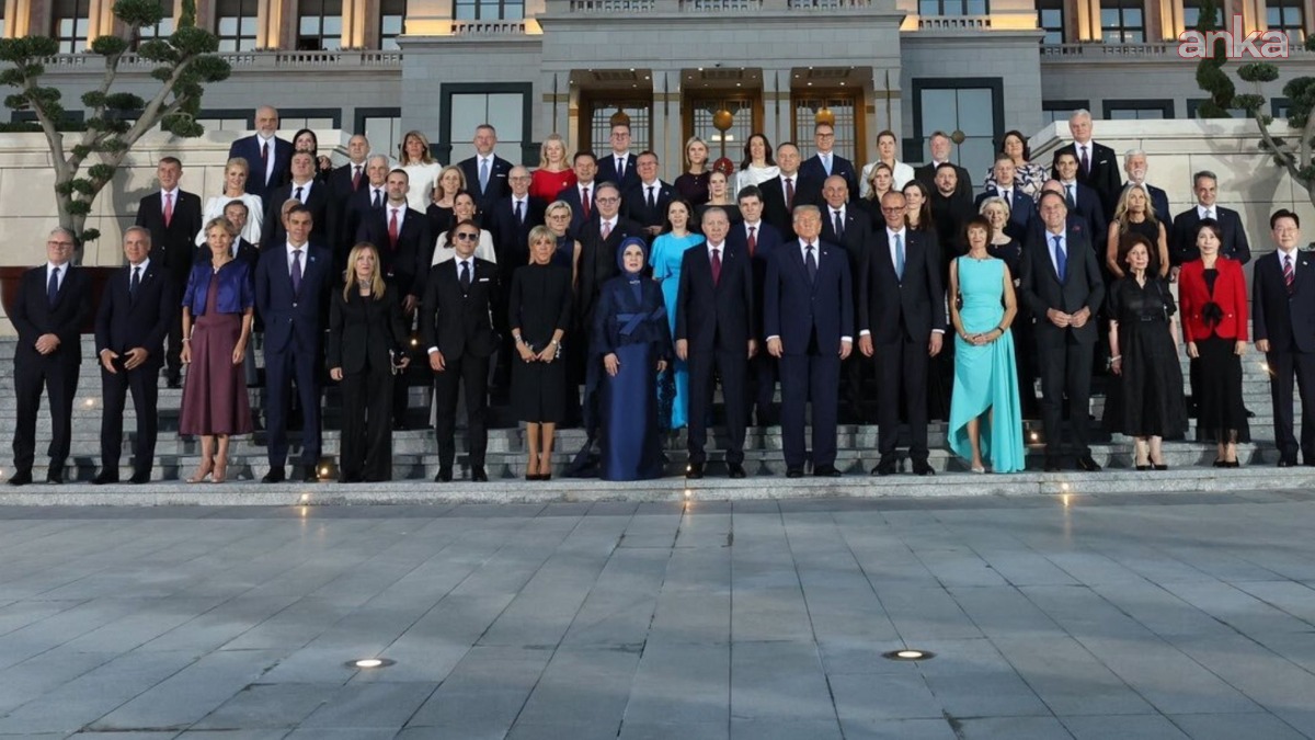 NATO liderleri ile eşlerini Cumhurbaşkanlığı'nda karşıladı
