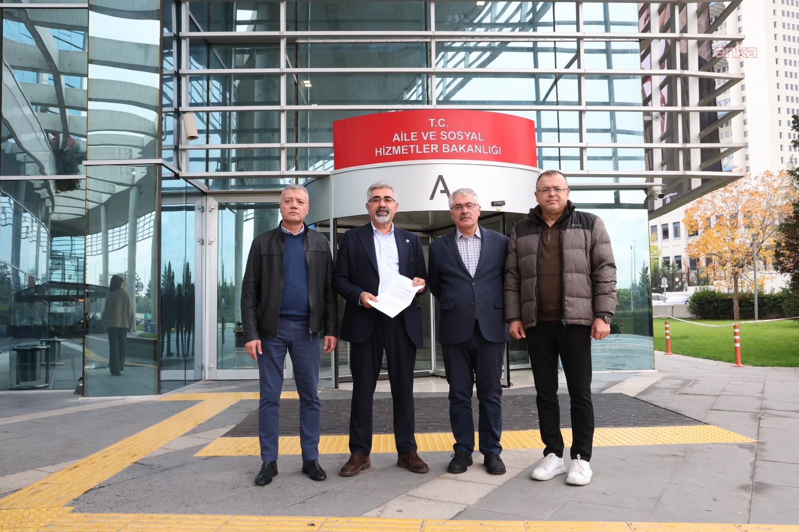 Birleşik Kamu-İş Konfederasyonu, eski Bakan Kaya döneminde yapılan atamaların iptali için Aile ve Sosyal Hizmetler Bakanlığı'na başvurdu