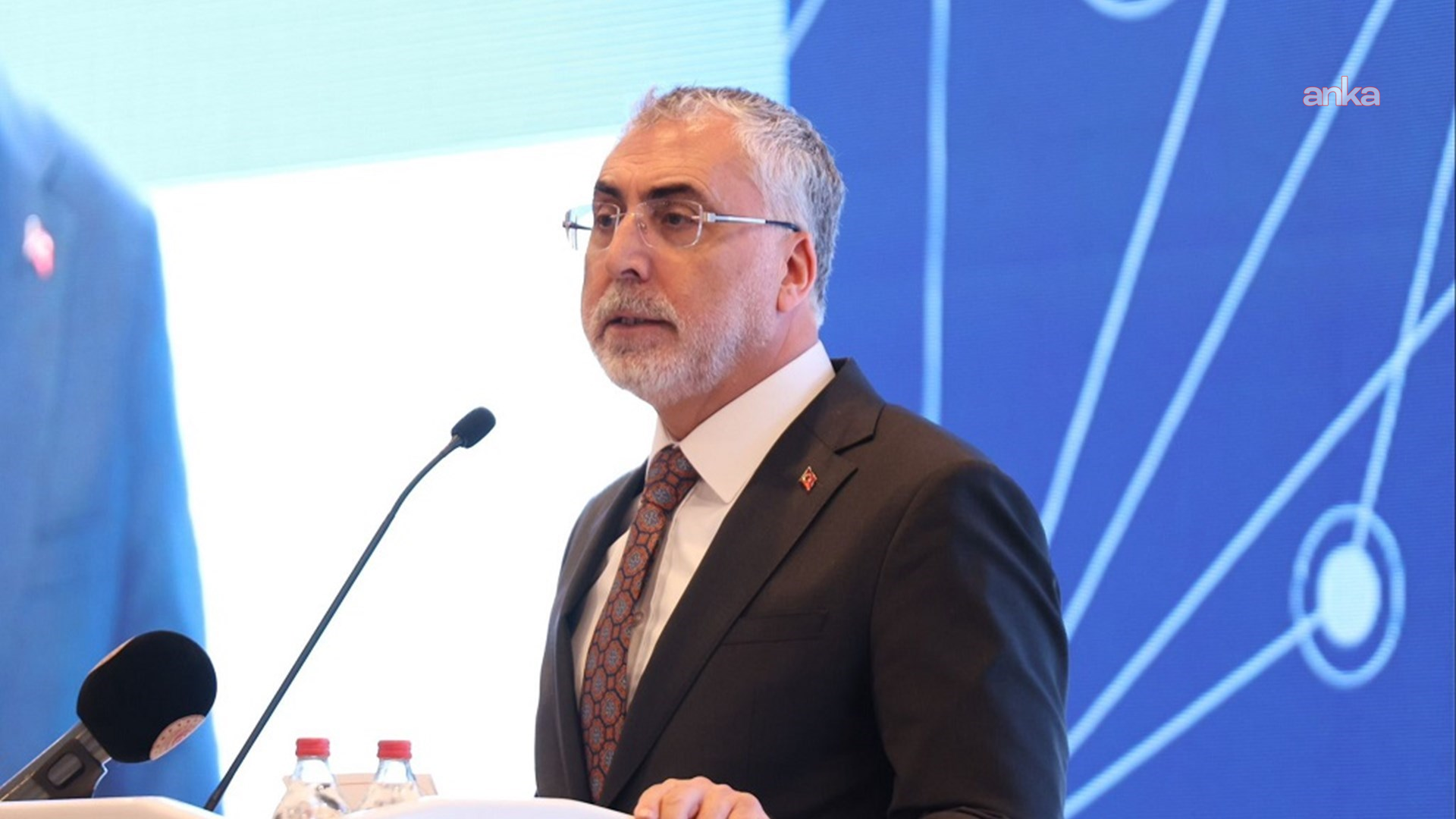 Vedat Işıkhan: "Milletimizin güvenliği ve istiklali için canını ortaya koyan gazilerimize her zaman minnettarız"