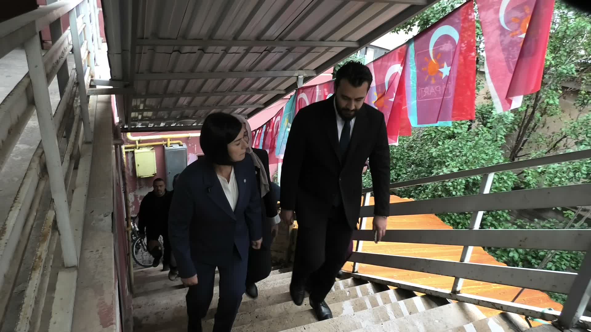 İYİ Parti Genel Başkan Yardımcısı  Ofluoğlu: "AK Parti iktidarına oy verdiniz ama artık bu ülkeyi yönetemiyorlar"