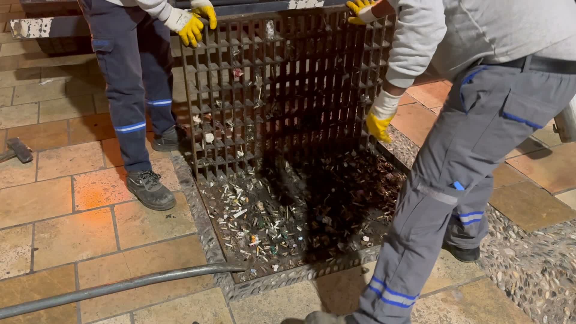 Bodrum Belediyesi'nden mazgallarda temizlik çalışması
