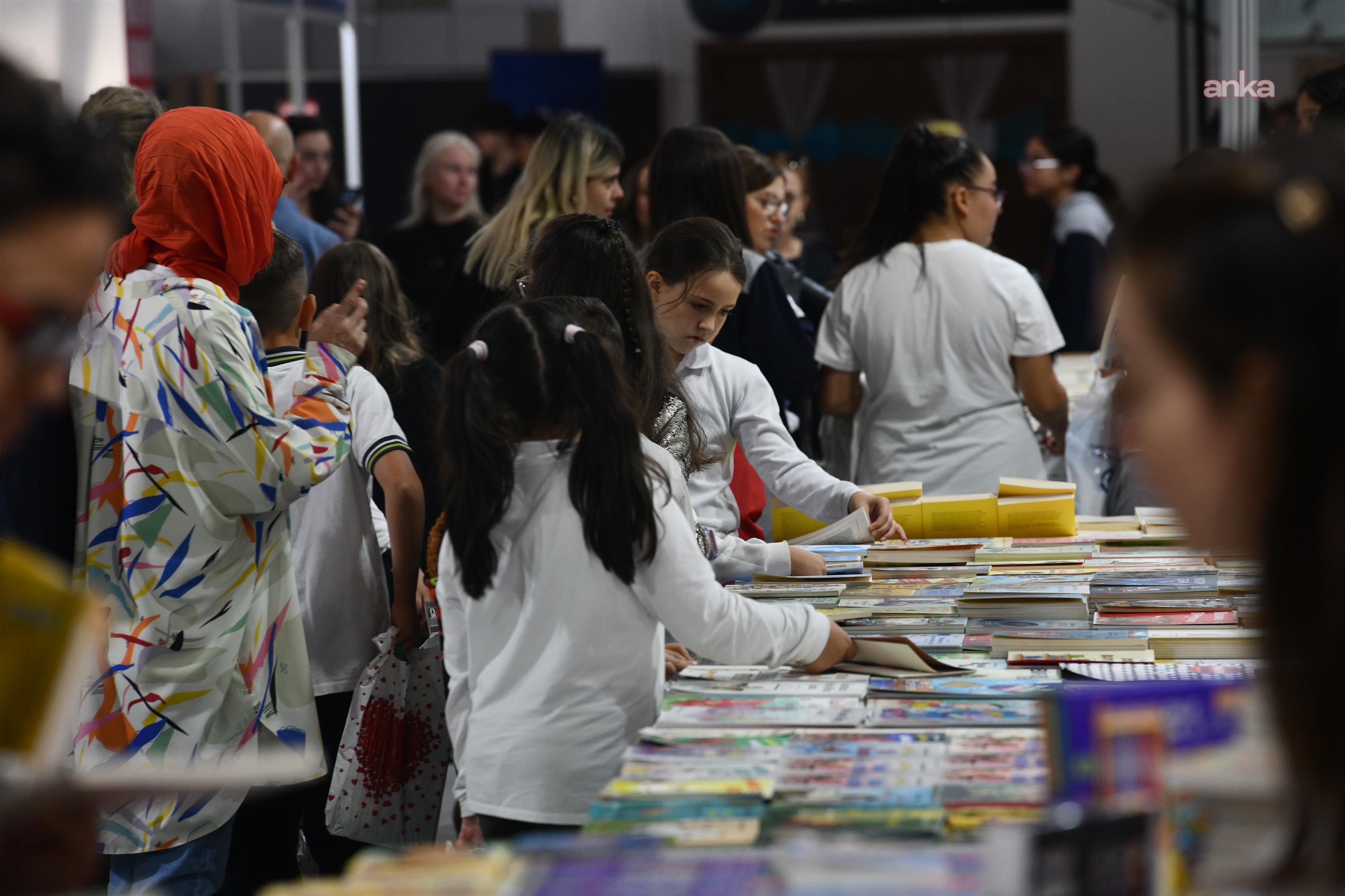 "2.  Balıkesir Kitap Fuarı" yoğun ilgiyle devam ediyor