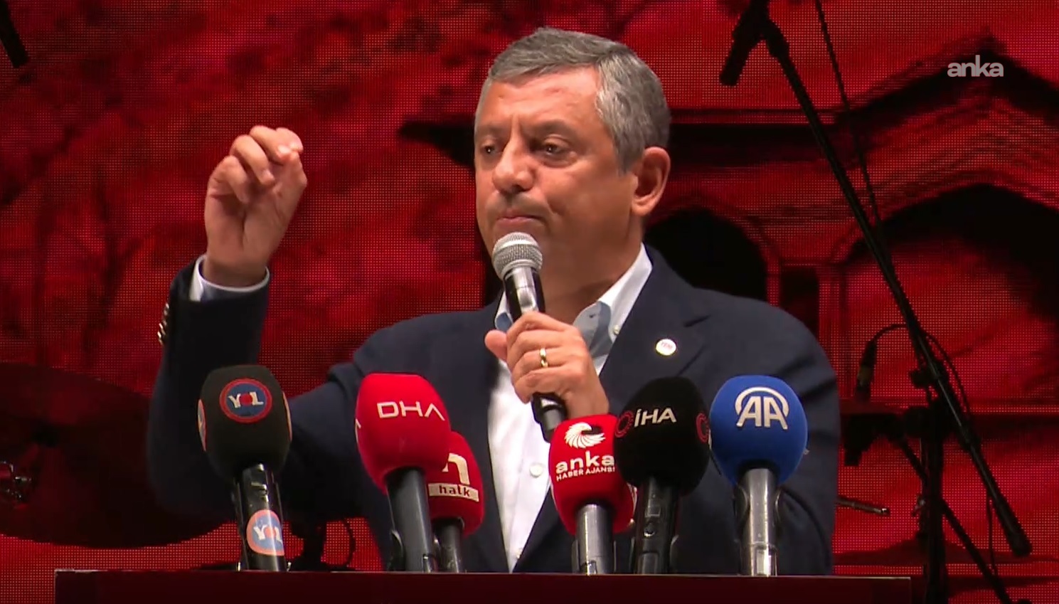 63. Ulusal ve 37. Uluslararası Hacı Bektaş Veli Anma Törenleri... Özgür Özel: "Hünkarın huzurunda namus sözümüzdür: Yarının zalimi olmayacak, Türkiye'nin yarınlarını kardeşlikle kucaklayacağız"