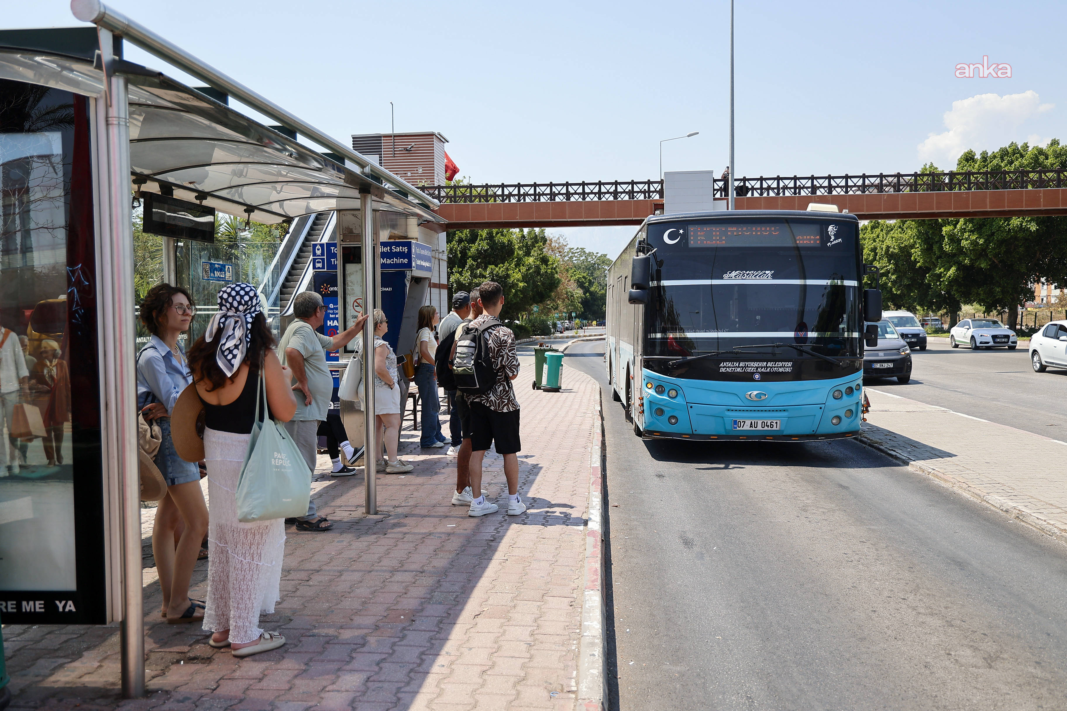 Antalya Büyükşehir Belediyesi: Toplu taşıma araçlarının duraktaki yolcuyu almadan geçme hakkı yok