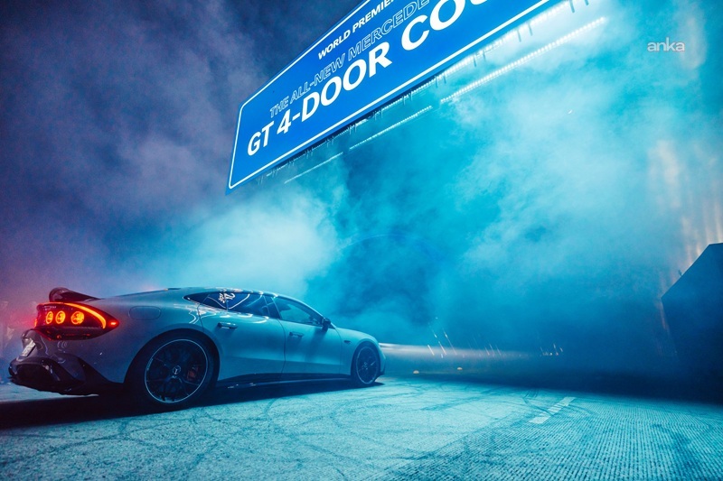Yeni Mercedes-AMG GT 4 Kapı Coupé’nin dünya prömiyerinde Alman otobanları Los Angeles ile buluştu