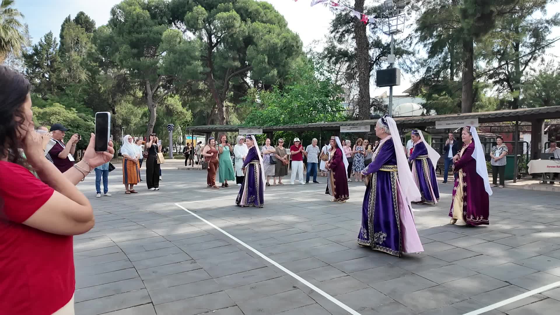 5. Bornova Halk Dansları Festivali coşkulu açılışla başladı