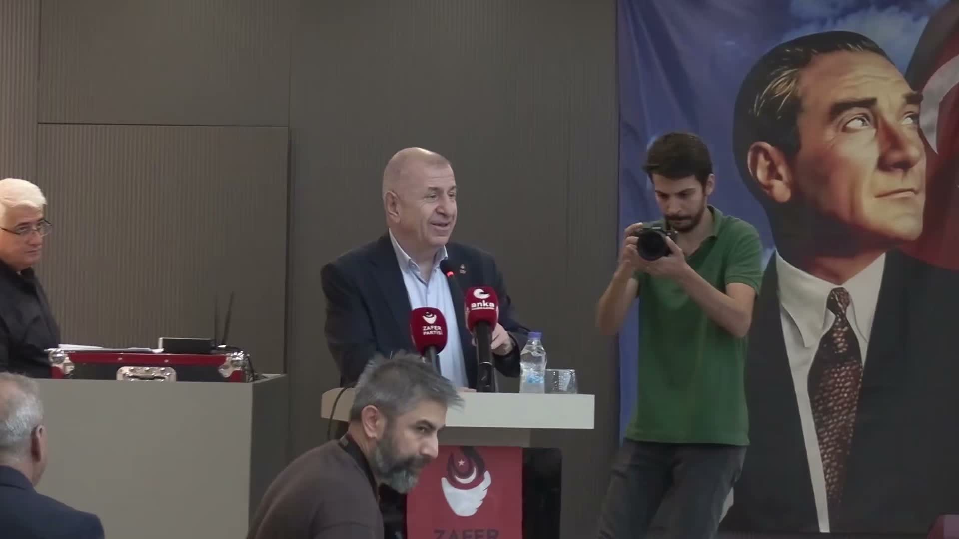 Ümit Özdağ: “Neden İstanbul'da bir Türk kadını tek başına belirli bir saatte metroya, otobüse ya da metrobüse binmekten korksun"