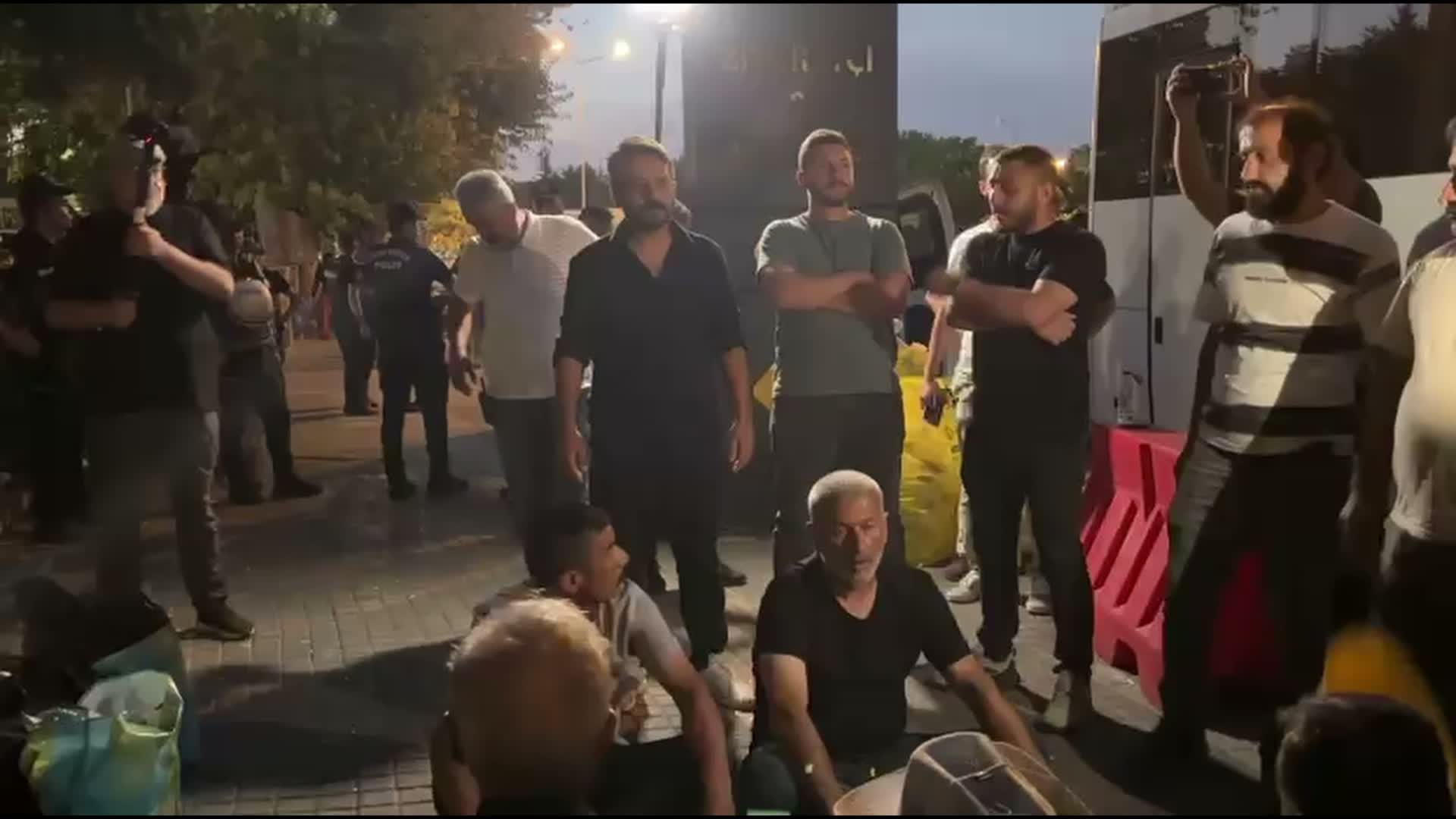 Madencilerin 24 saatlik eylem kararının ardından Başaran Aksu ve Gökay Çakır gözaltına alındı