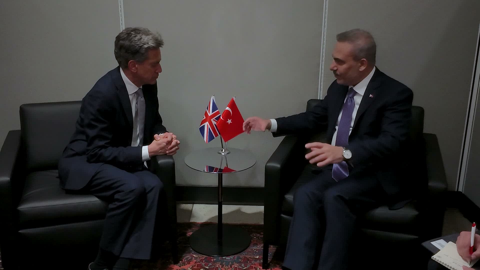 Bakan Fidan, İngiliz mevkidaşı Miliband ile görüştü