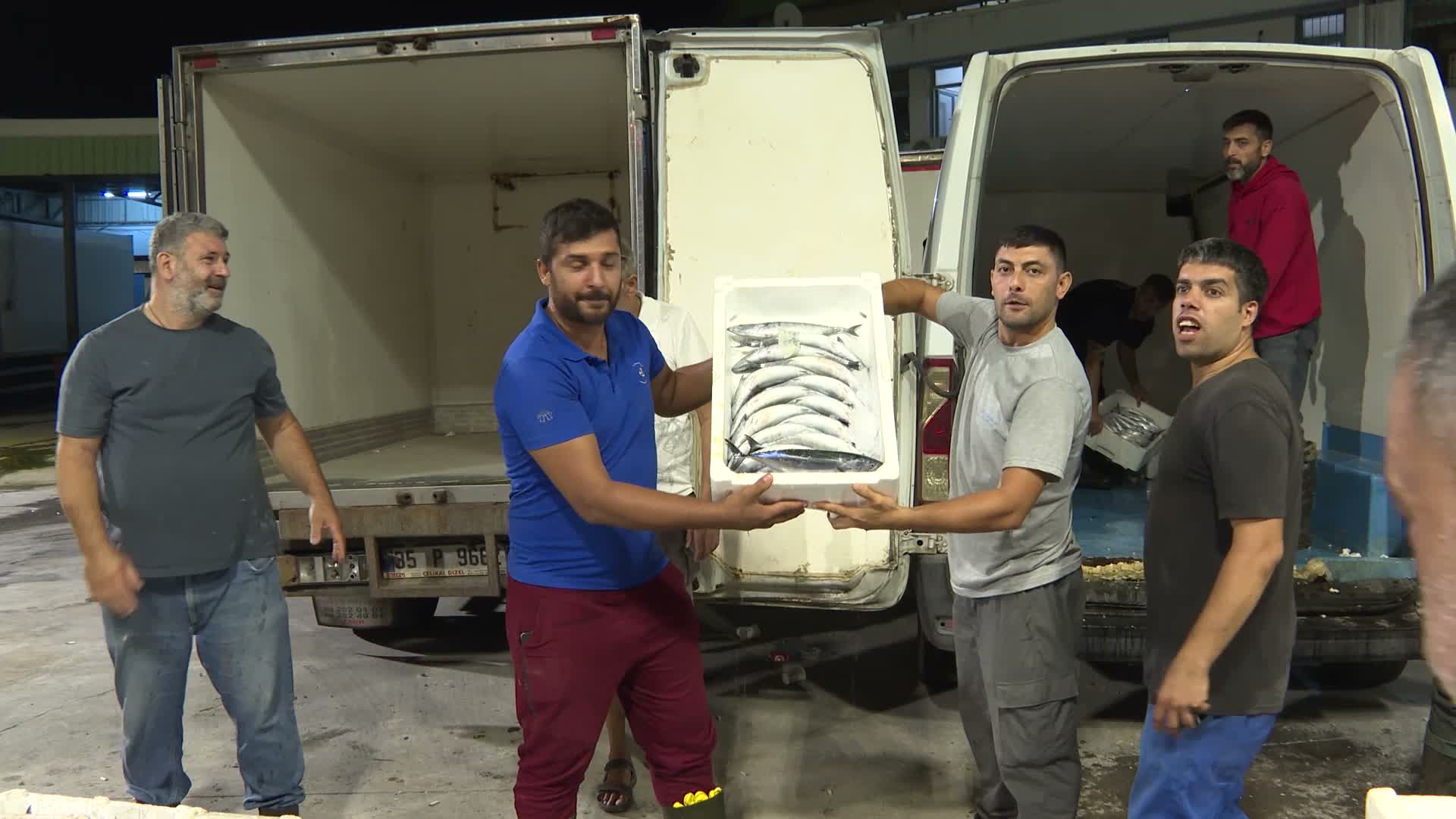Av yasağı bitti, İzmirliler balık tezgâhlarına akın etti: Balık halinde ilk ayda işlem hacmi 9 bin tonu aştı