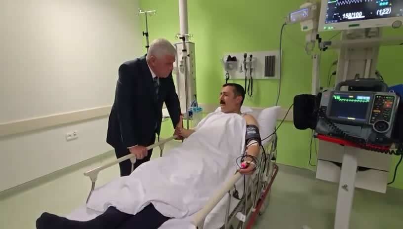 Dervişoğlu hastanede Türkoğlu'nu ziyaret etti, ardından Kurtuluş Parkı'na geçti
