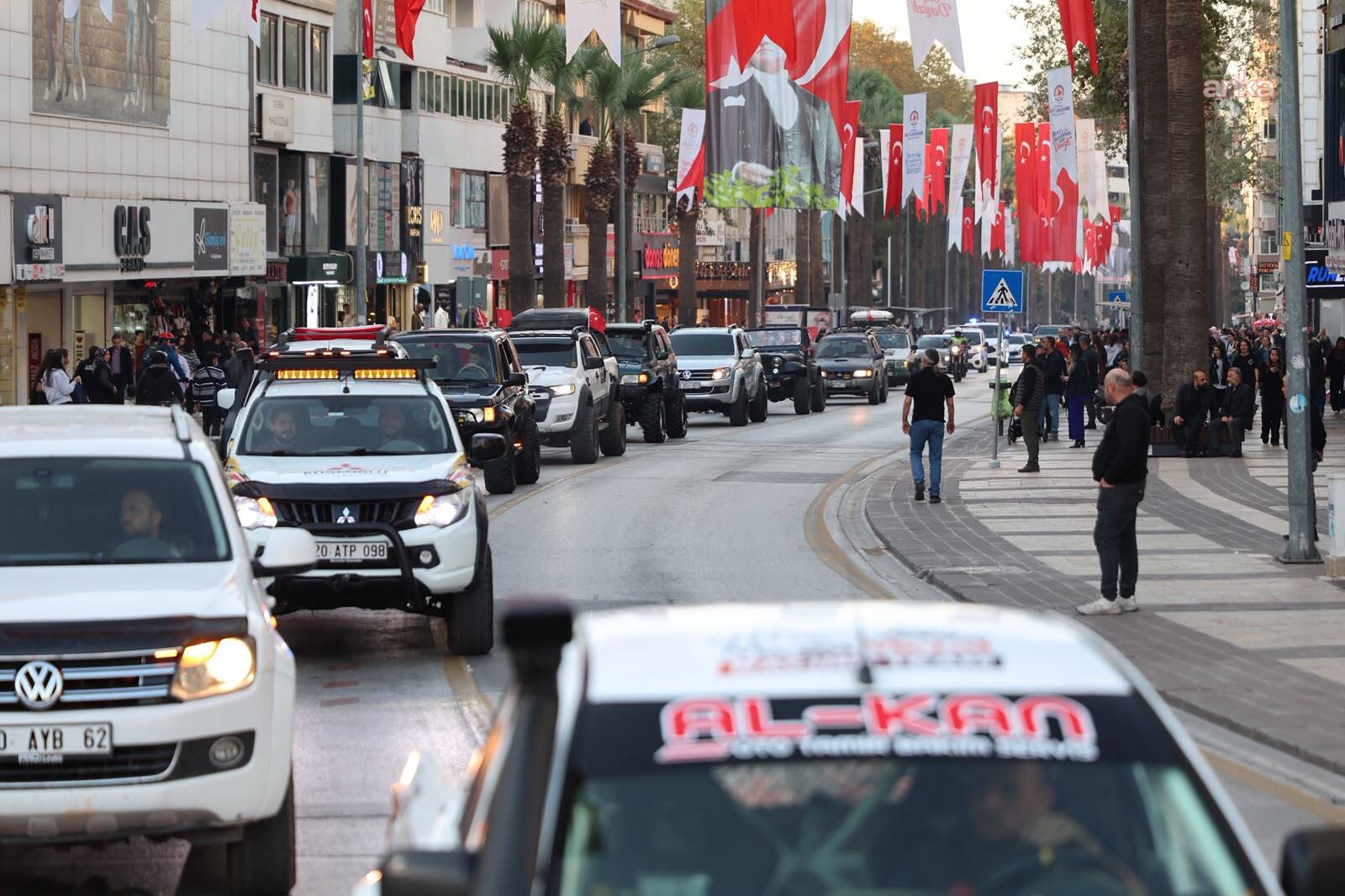 Merkezefendi’de "off-road" heyecanı kortej geçişi ile başladı